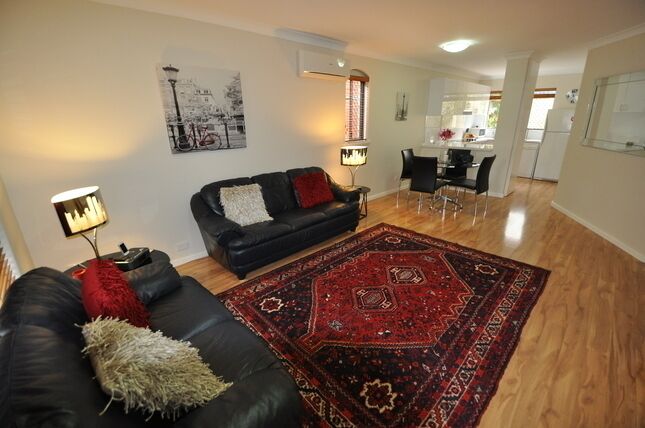 Subiaco Executive/holidays Apartment. Free Wifi