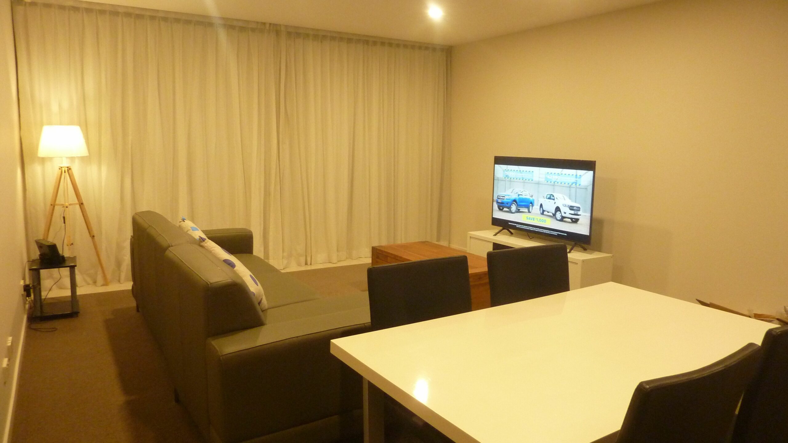 Entire 2BR Apartment - Azzura Greens Hope Island - Fully Furnished