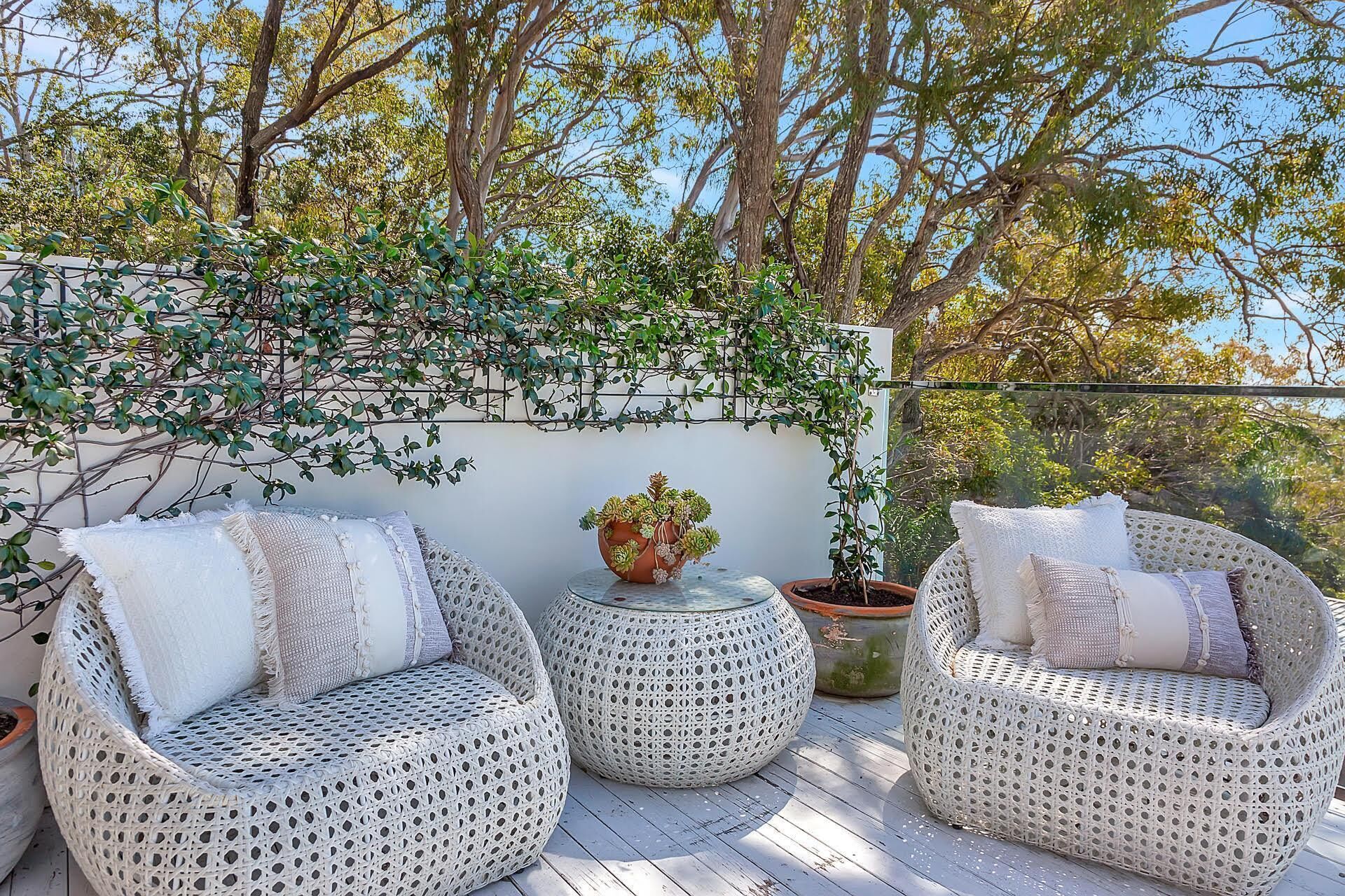 Stunning Oceanview Retreat Between Beach and Bush