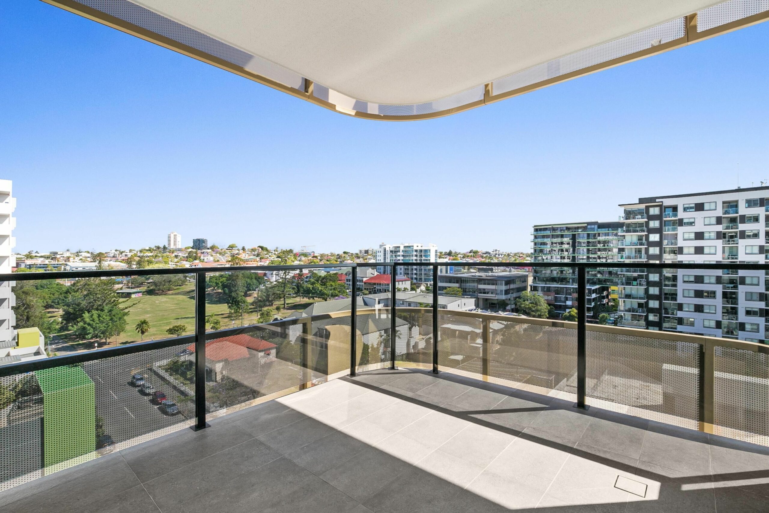 Resort-style Apartment With Balcony, Pool and Gym