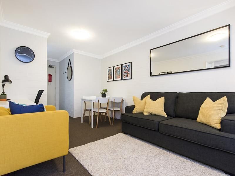 Subiaco Village With Pool, BBQ & spa - Free Parking and Wifi - one Bedroom