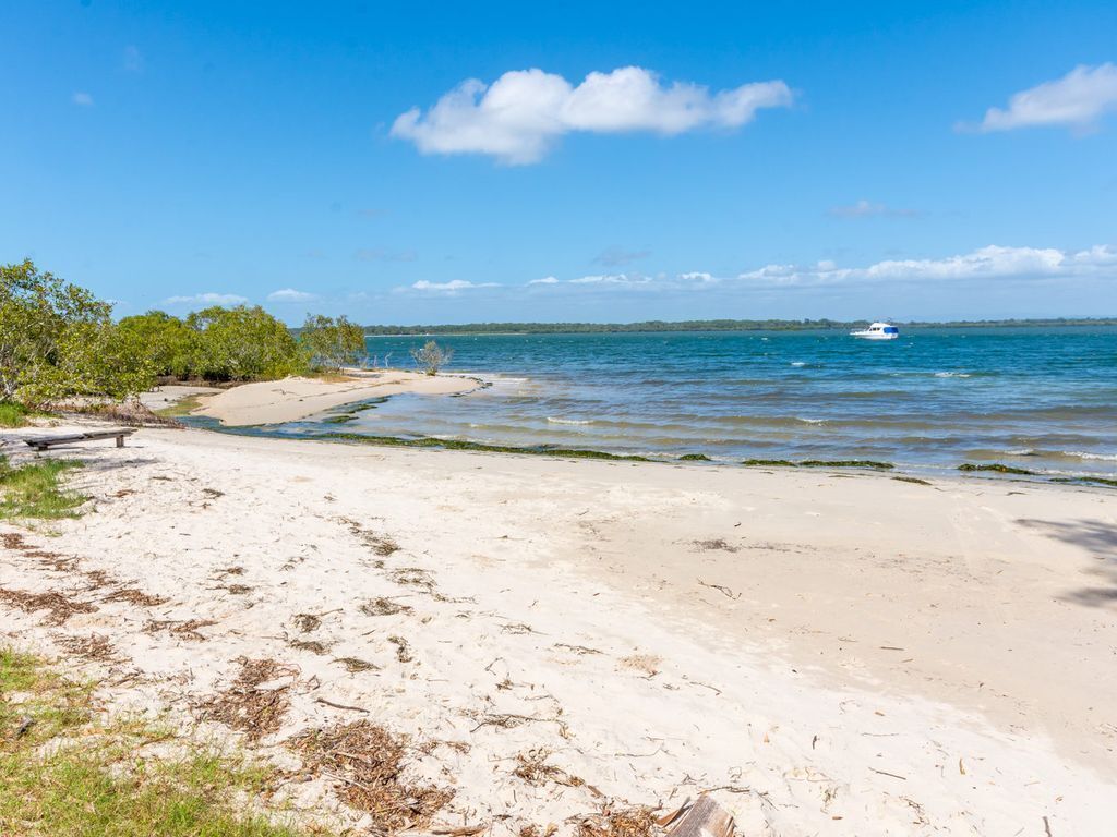 Stay and Play on the Esplanade at Banksia Beach