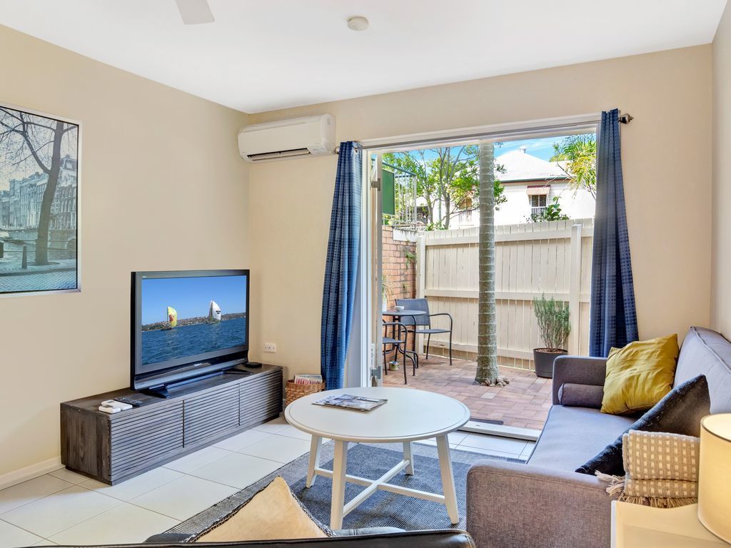 Tranquil 2 Bedroom Apartment in Clayfield