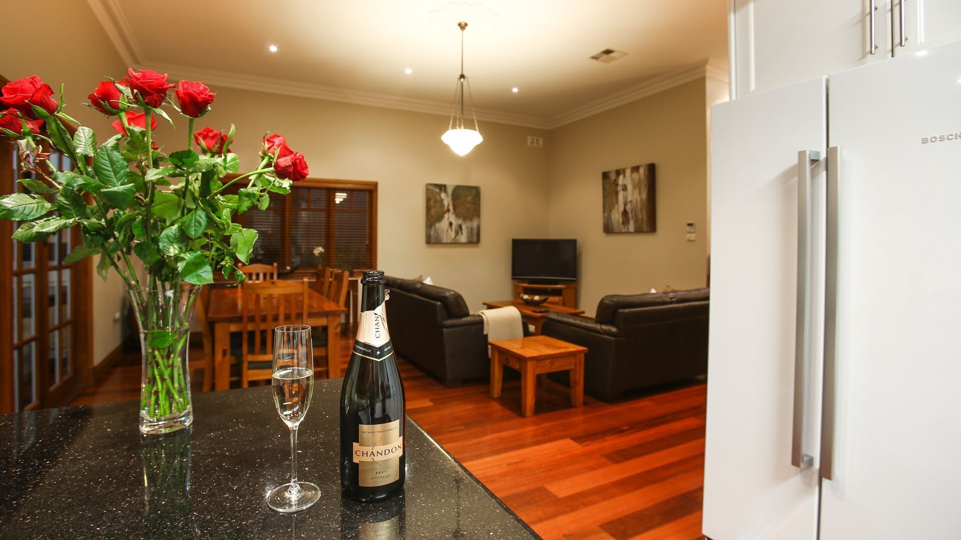 Central Perth Short Stay - Suits Families and Close to Cafe Strip