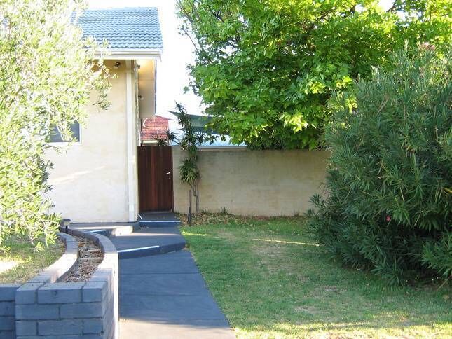 Cosy Corner Cottage and Studio Beautifully Presented