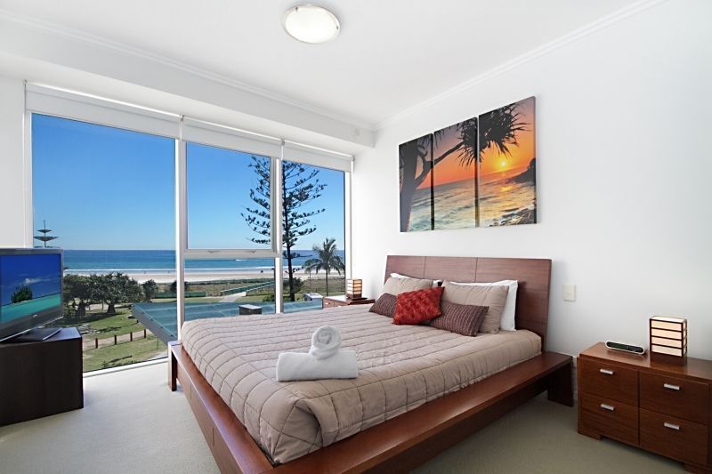 Reflections Tower 2 Unit 304- Coolangatta Beachfront 2 Bedroom Apartment with Wi-Fi, easy walk to cl