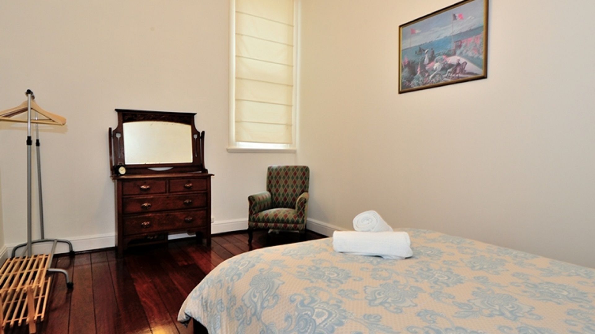 Large Historic Inner City Fremantle Apartment