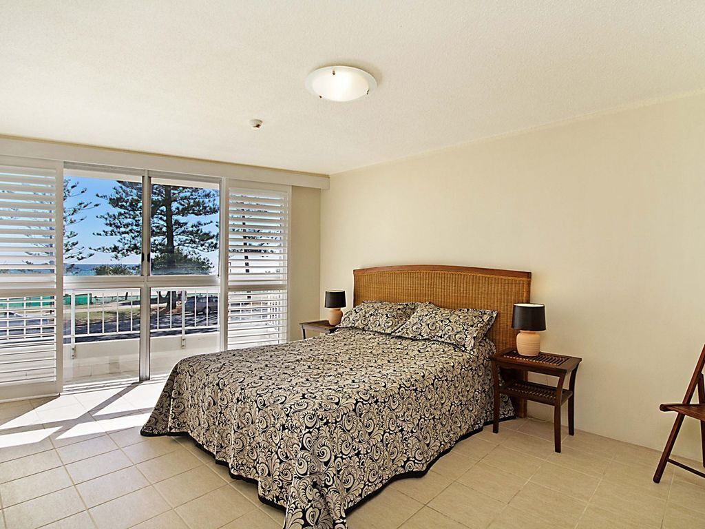 Rainbow Place Unit 5- Right on the beach in Rainbow Bay Coolangatta