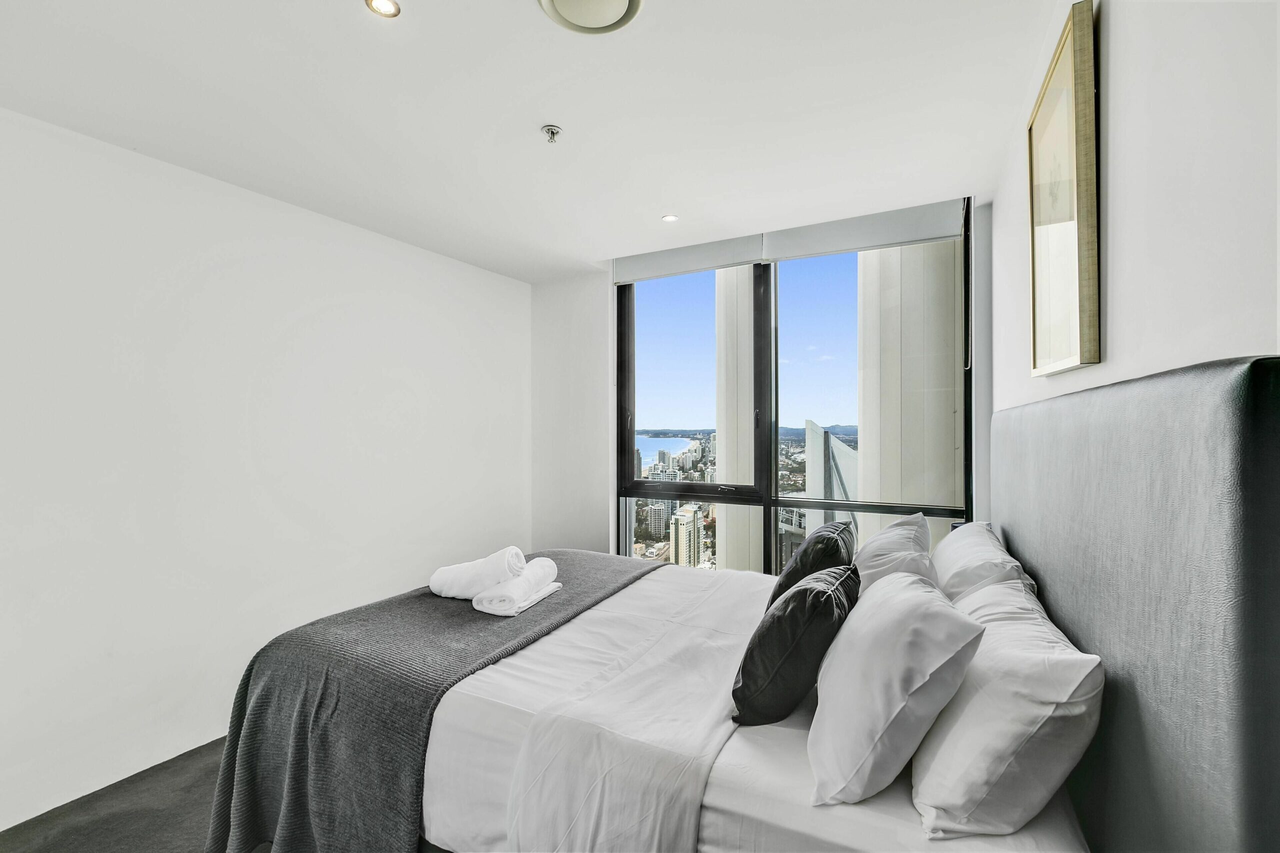 Circle on Cavill 4 Bedroom Sub Penthouse With Spa We Accommodate