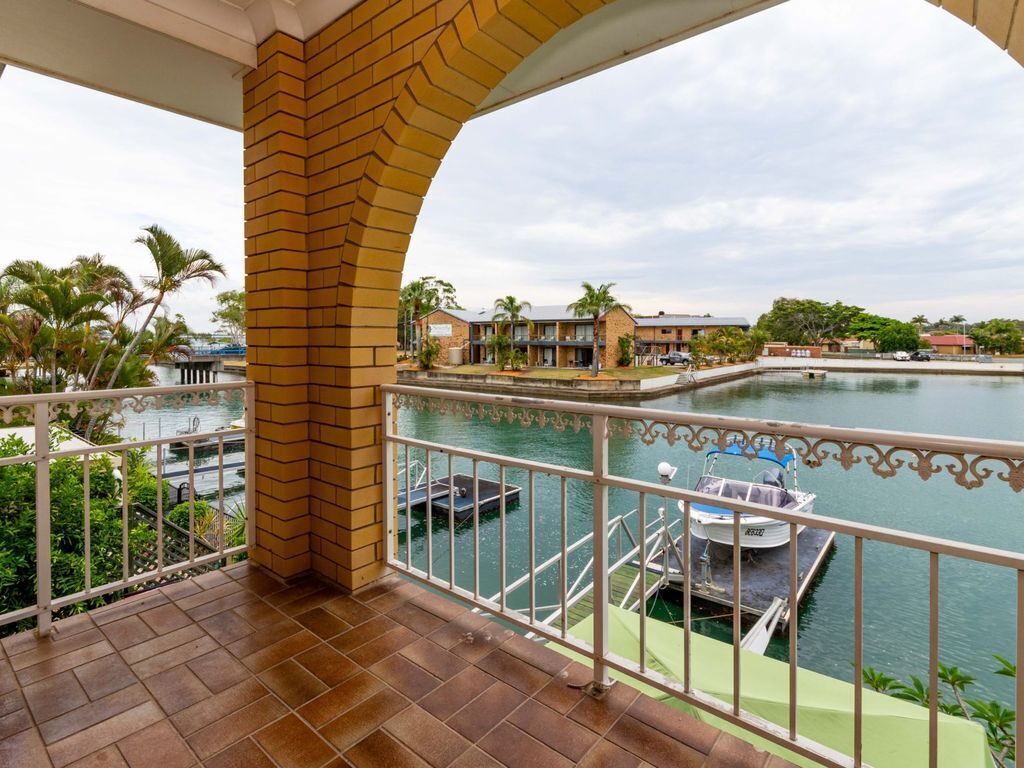 Elegant Waterfront Gem Where the Ocean Meets the Canal!