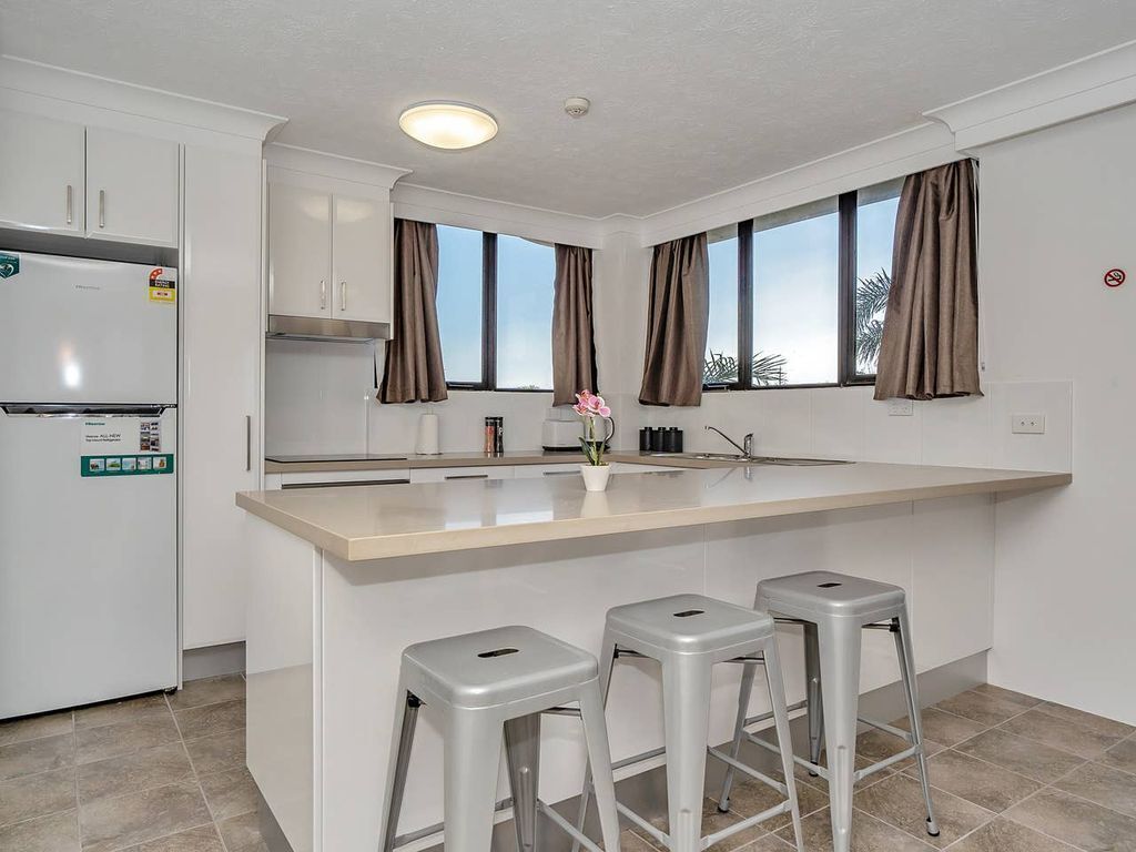 Taste Surfers Paradise Living in Lush Home