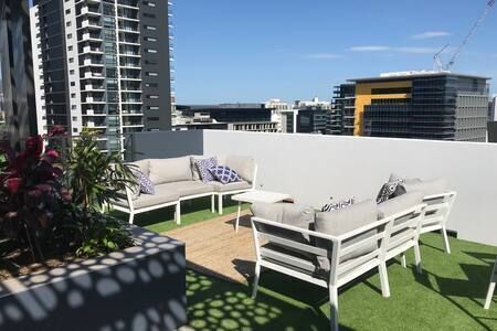 Brand New Stylish & Modern APT in South Brisbane