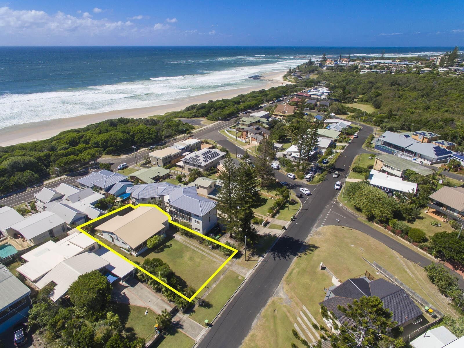 Bailey's Beach House - Original East Ballina Beach House With Ocean Glimpses