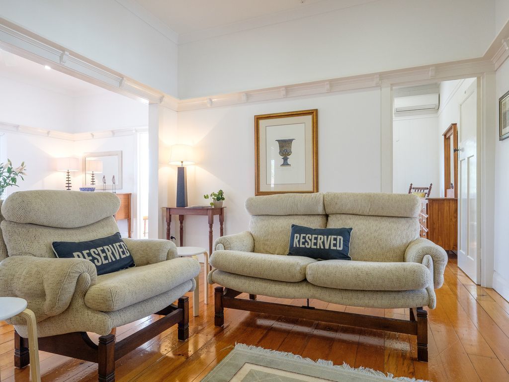 Fantastic Base for Business Meetings, Dinner Parties or Family get Together!
