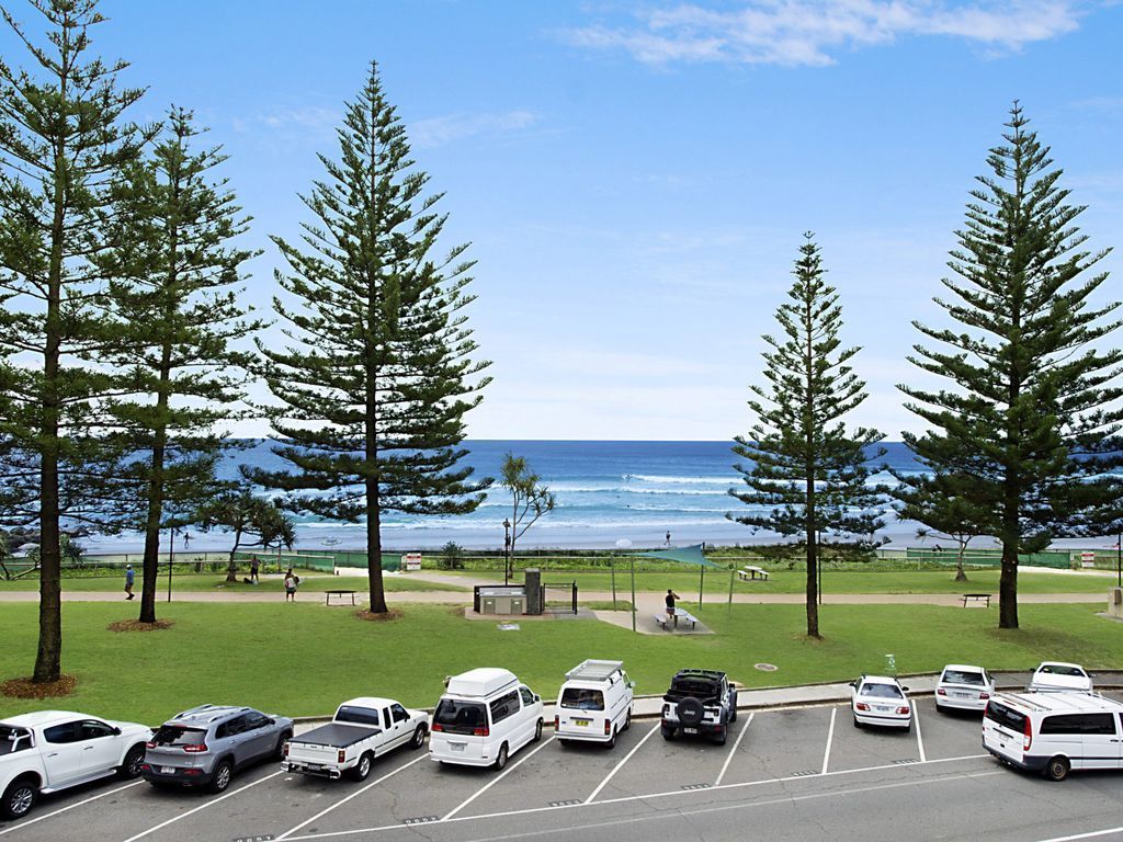 Rainbow Pacific Unit 8- Ocean views over Rainbow Bay Coolangatta with free Wi-Fi