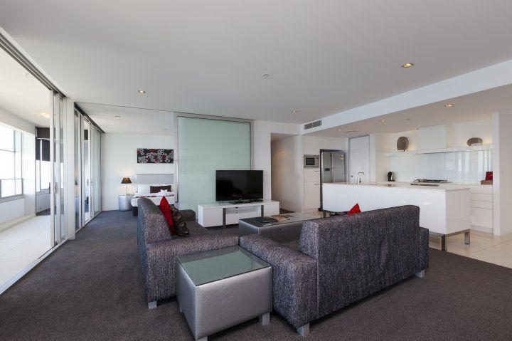 Huge Modern Three Bedroom Apartment With City Skyline Views at Q1 Resort & Spa