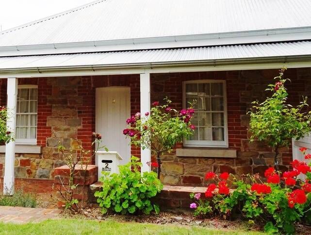 TENTERFIELD ACCOMMODATION’s“Red Rose Cottage”