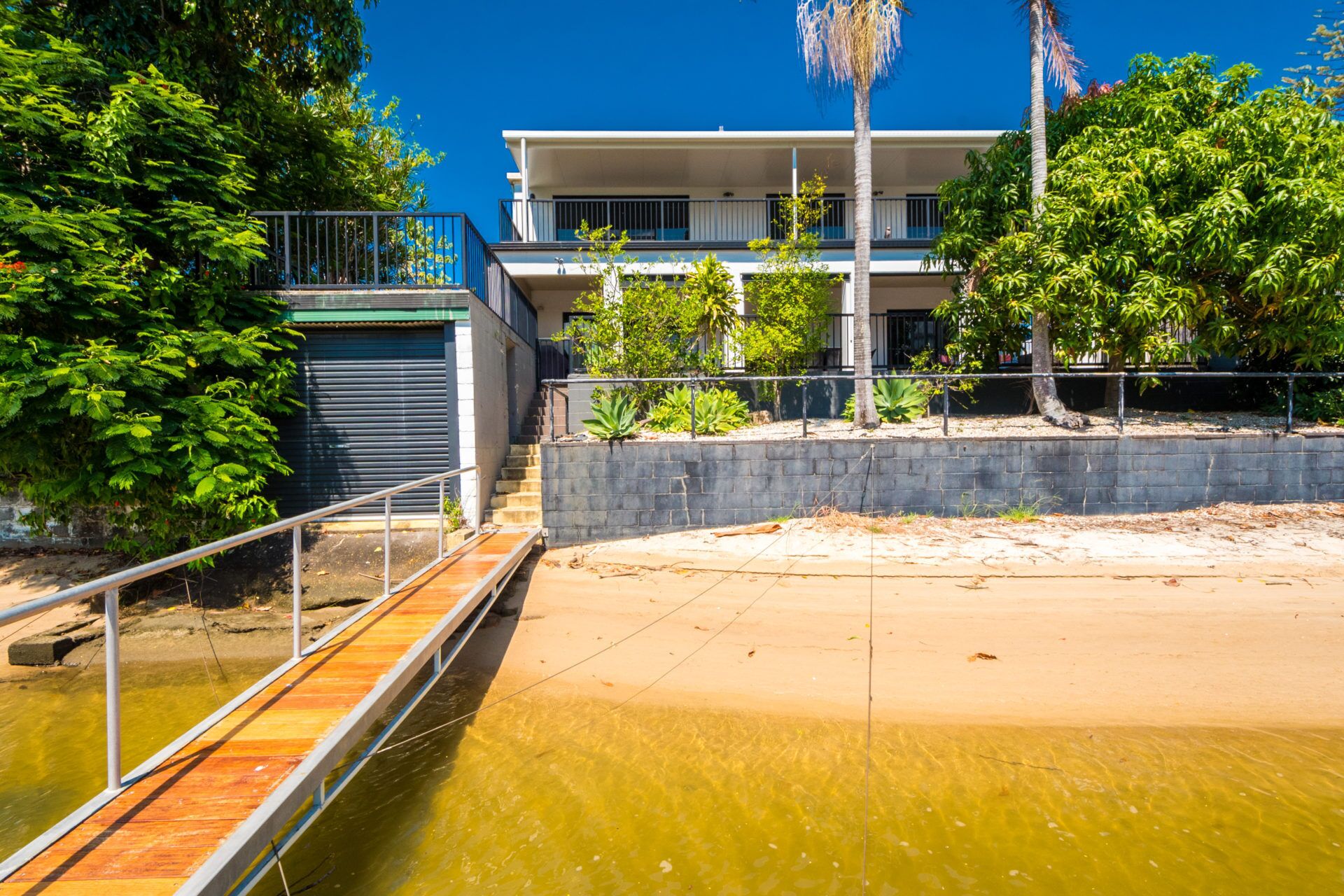 Bliss On Pearl Key - Broadbeach Waters, QLD