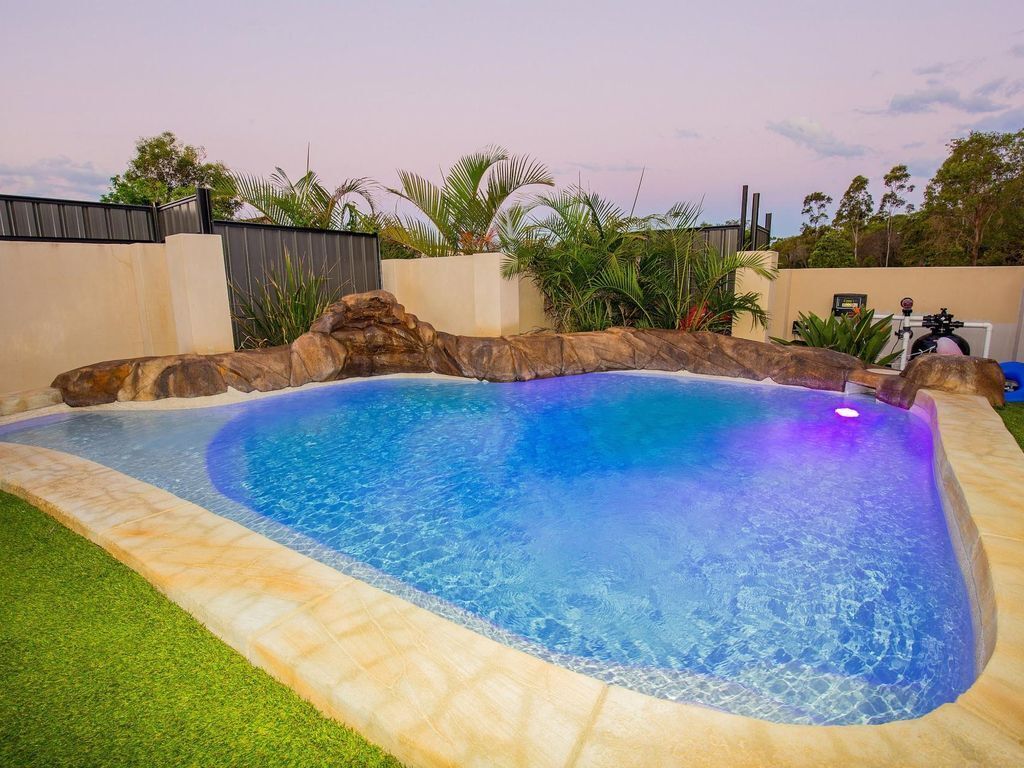 Anaheim Park Oasis – Four Bedroom Villa, Sleeps 15