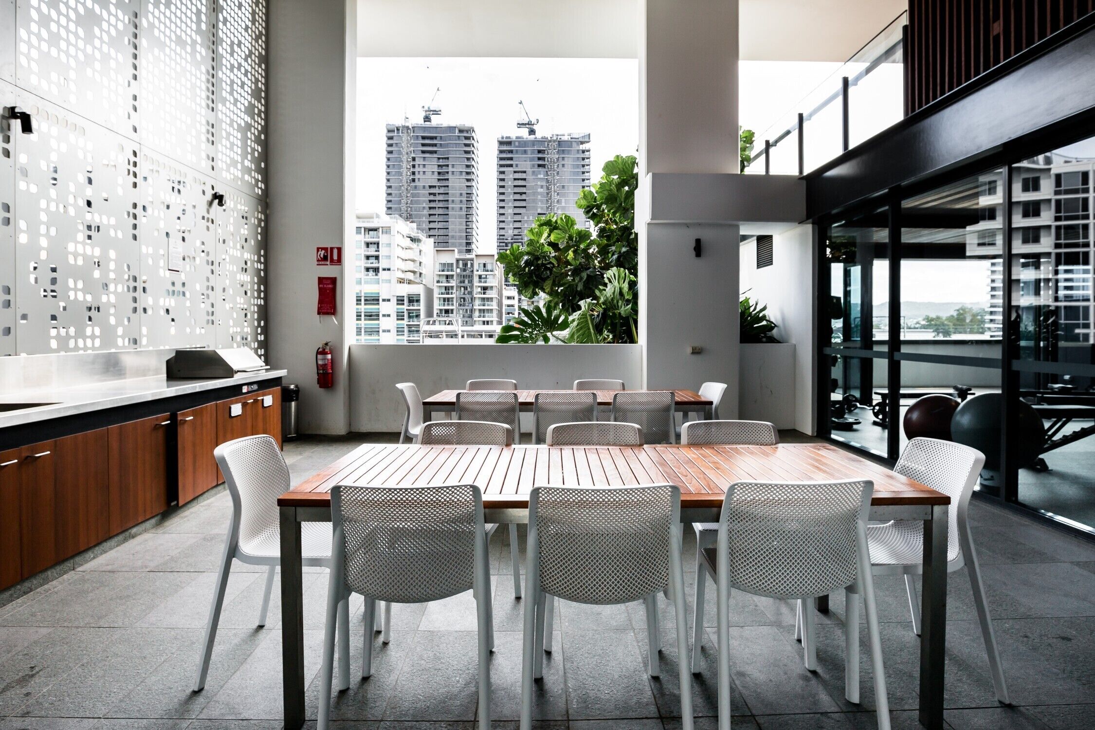 Skyline Views From a Sleek Apartment With a Heated Pool