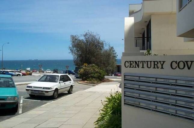 Spacious Apartment Living for up to six in Wa's Premier Beach Location Cottesloe