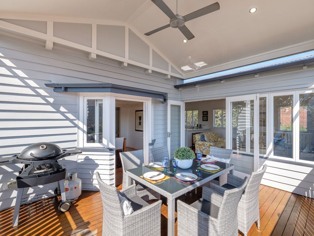 Fantastic Base for Business Meetings, Dinner Parties or Family get Together!