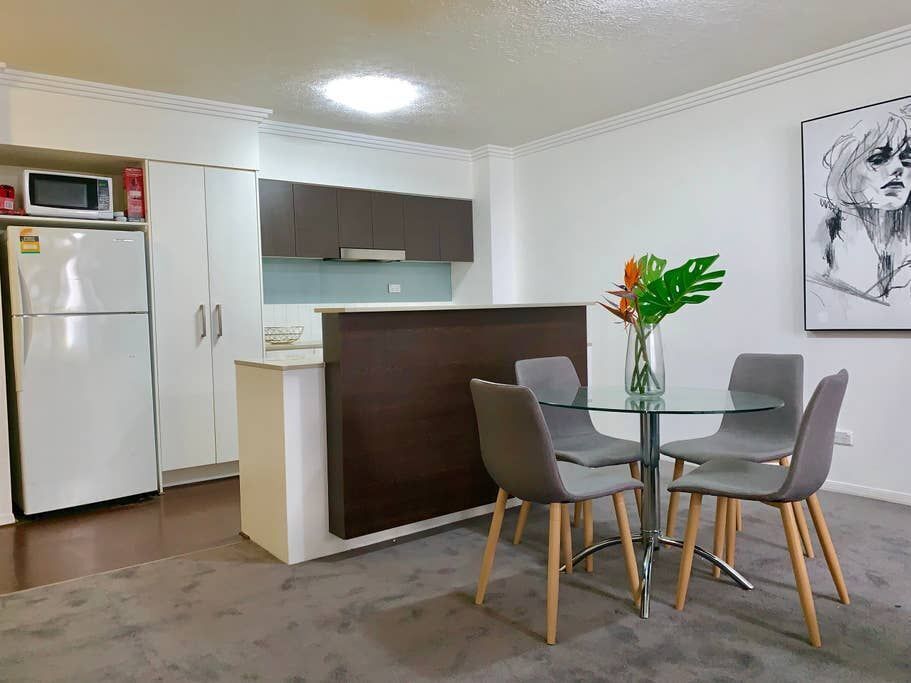 Gabba Central Sleeps 4 2km to CBD