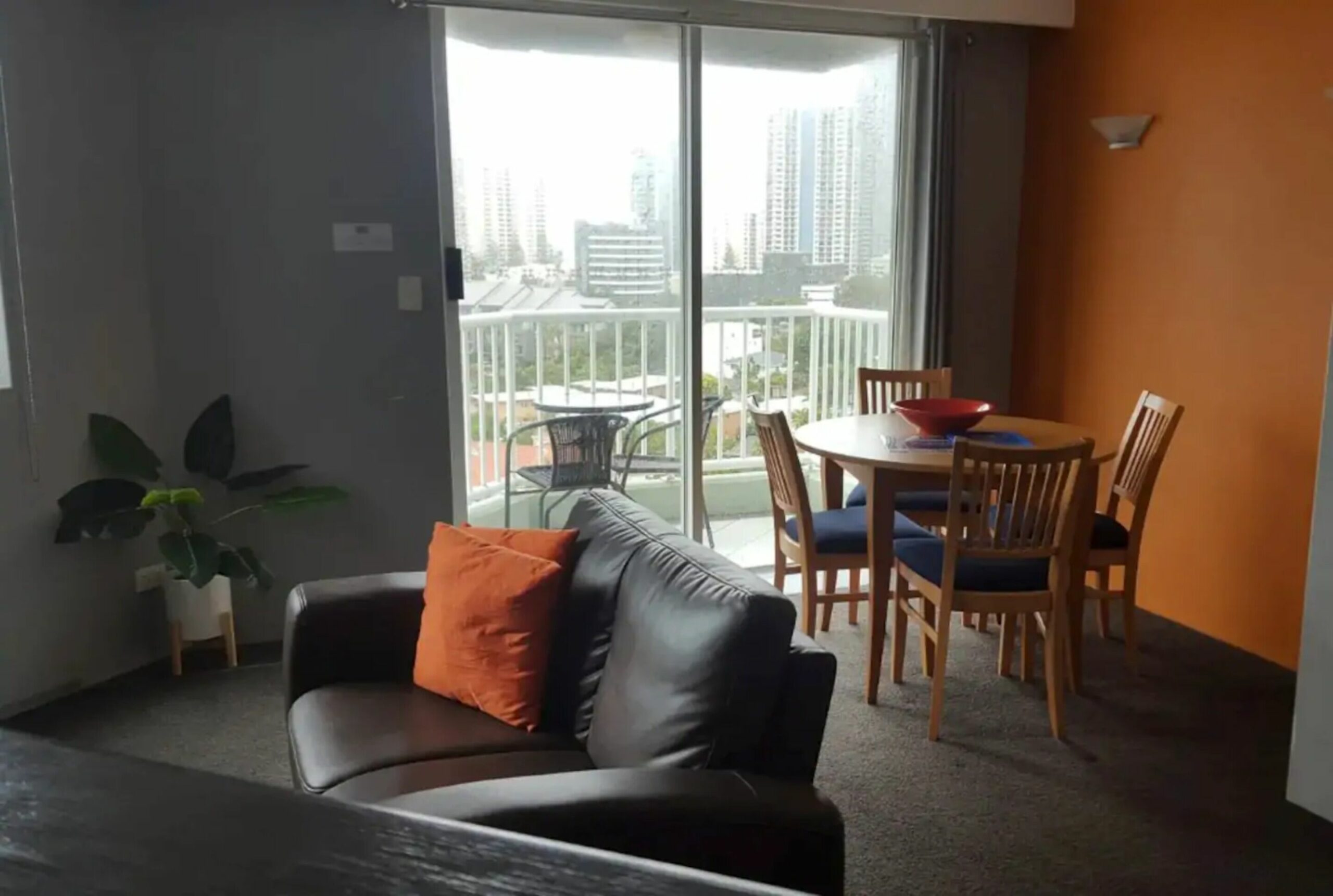 Affordable Unit Minutes To The Heart Of Surfers Paradise