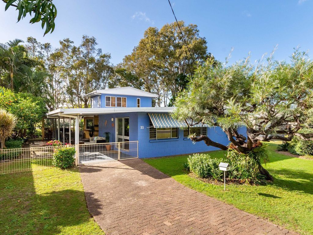 Bribie Beach House, Waterfront Directly Across the Road – Solander Esp, Banksia Beach