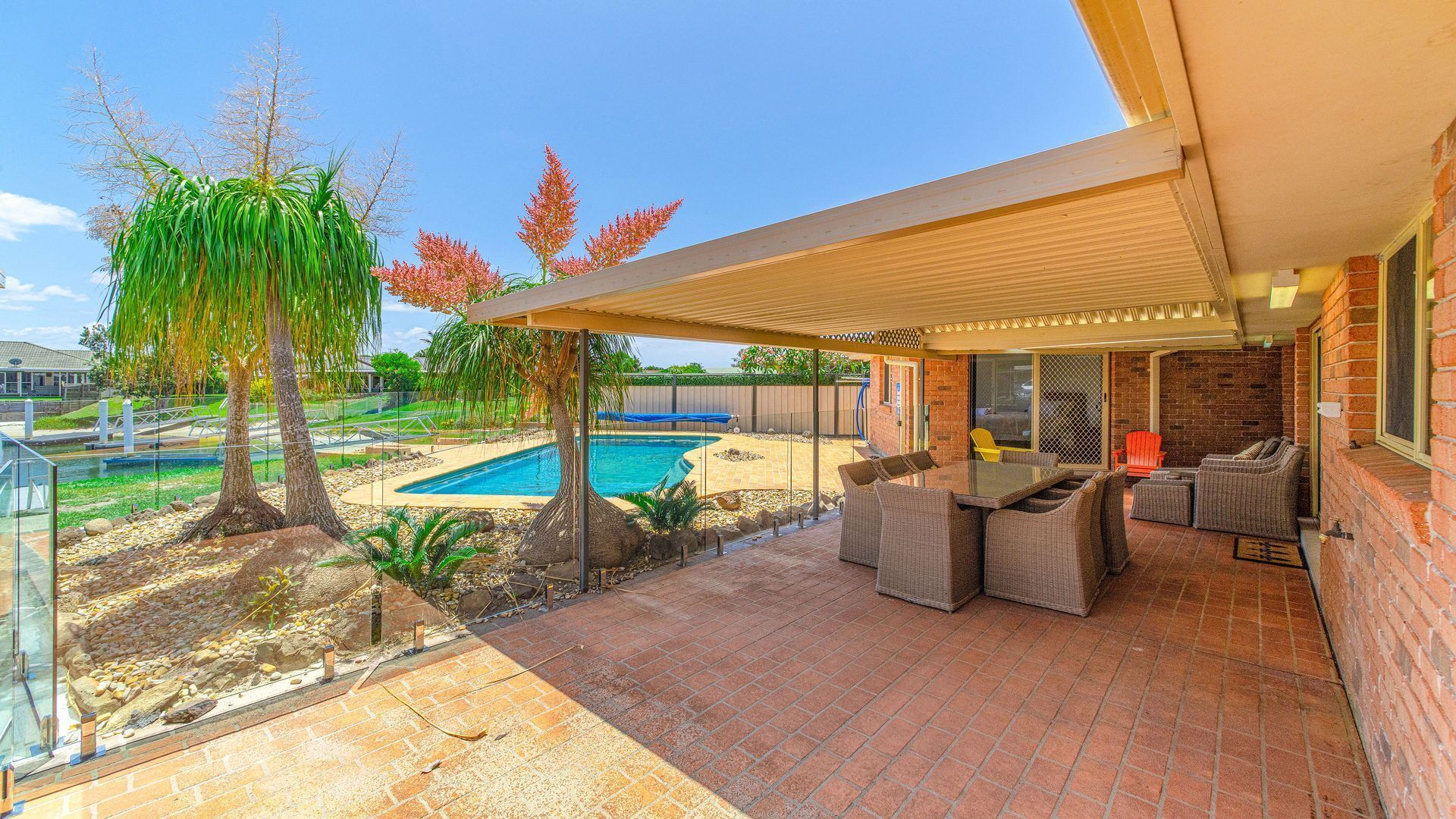 River Rest, Waterfront Home With Pool, in Yamba