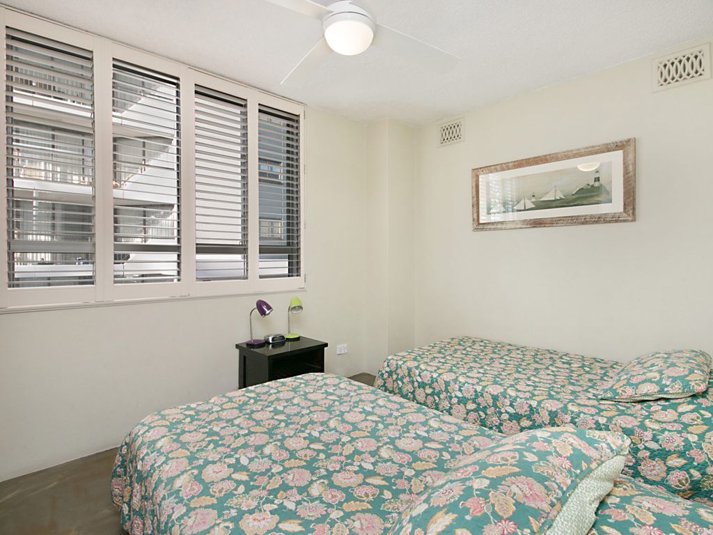 Rainbow Pacific Unit 2- Beachfront unit right on Rainbow Bay Beach in Coolangatta