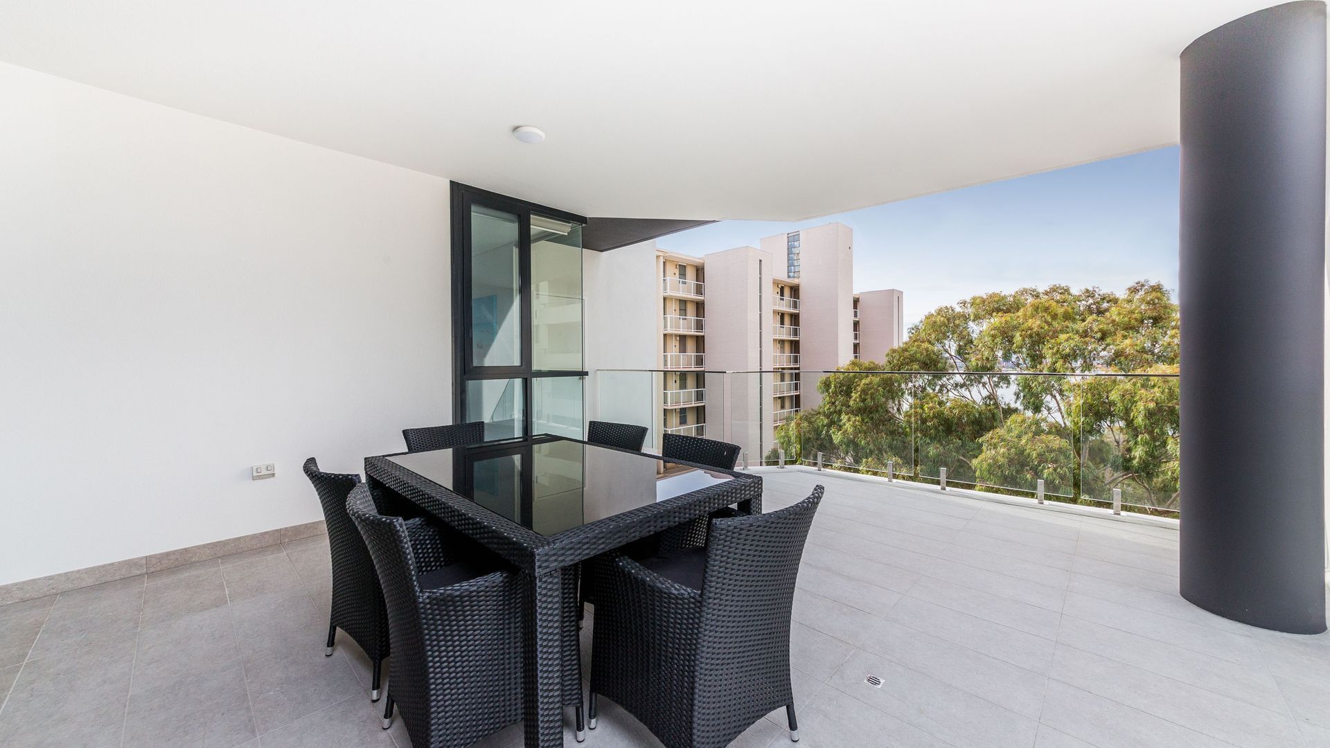 South Perth Apartment Overlooking Swan