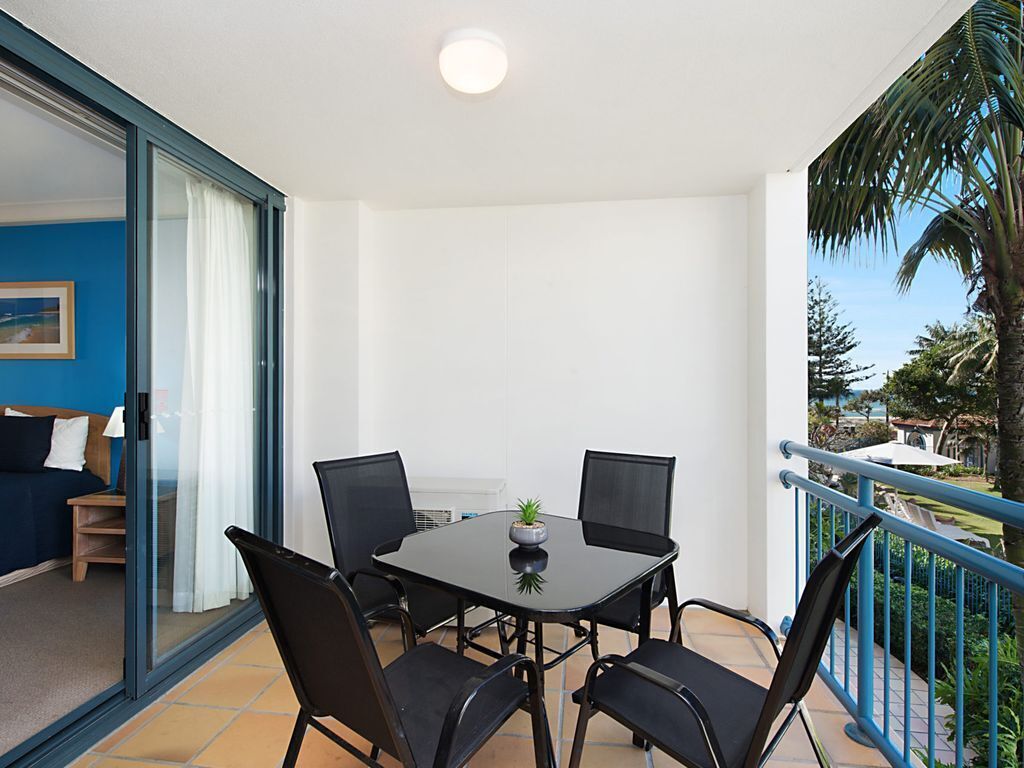 Calypso Plaza Resort Unit 217 One bedroom apartment in resort style complex Beachfront Coolangatta