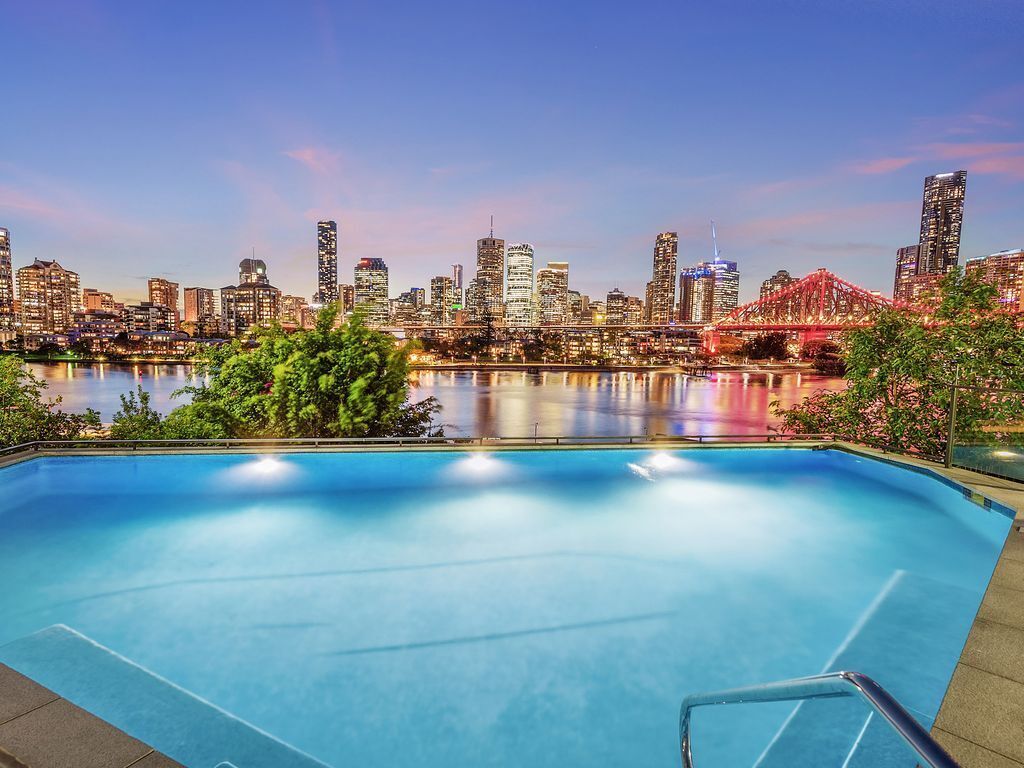 Wow! ~ Skyline City, Water + Story Bridge Views