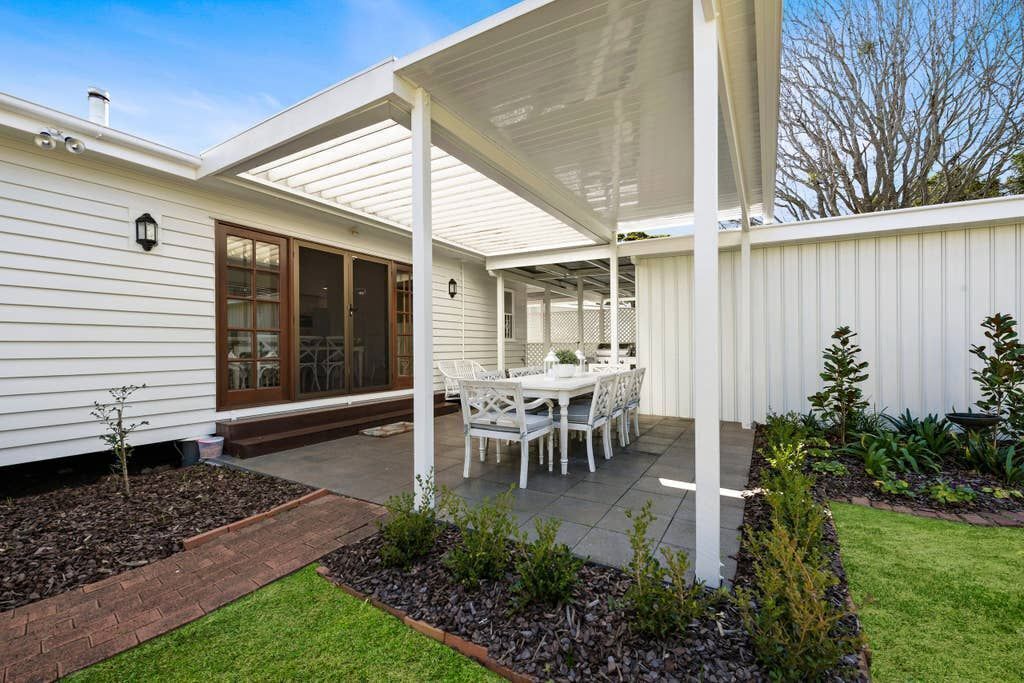 Frangipani House - 3 Bedroom Classic, Large, Comfy Queenslander in East Toowoomba