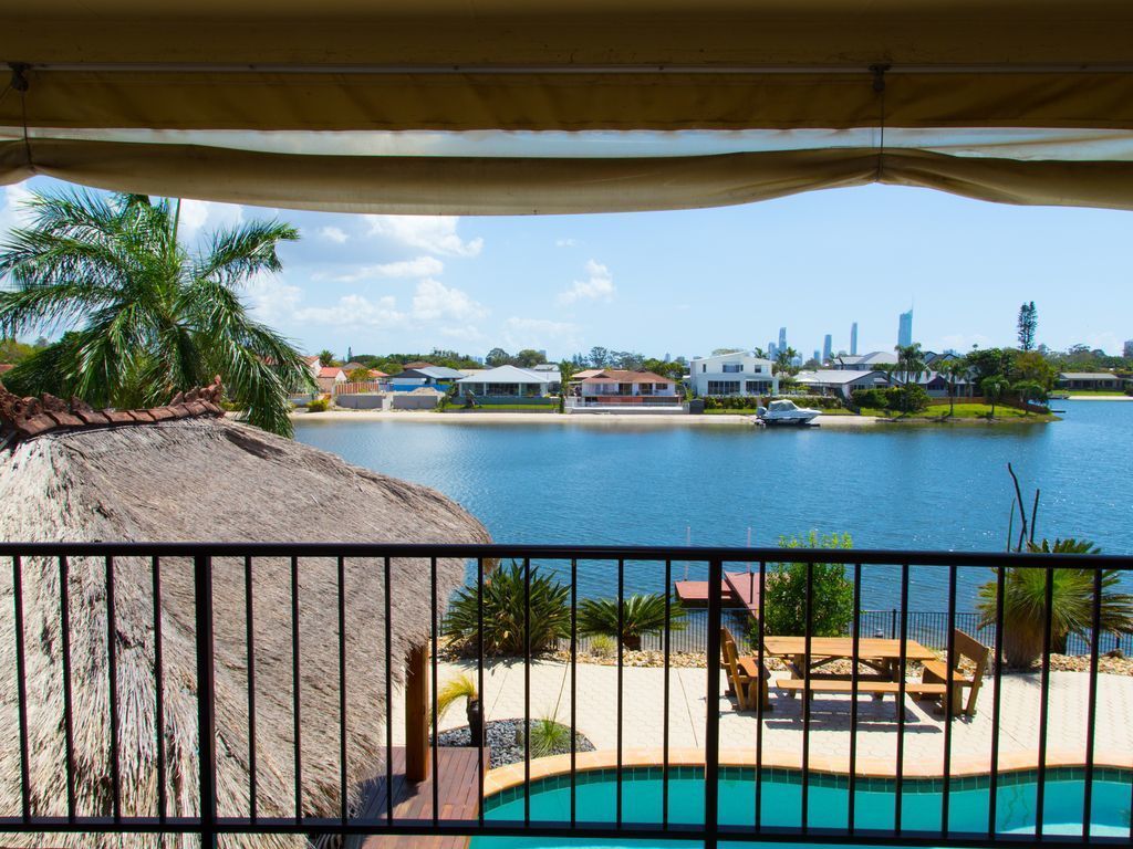 Waterfront Family Paradise, Pets Welcome, Broadbeach Location Location Location