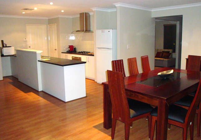 6 Mins- CBD, 1Min -  Shops, Restaurants . Huge  house +Reverse cycle Air Cond.