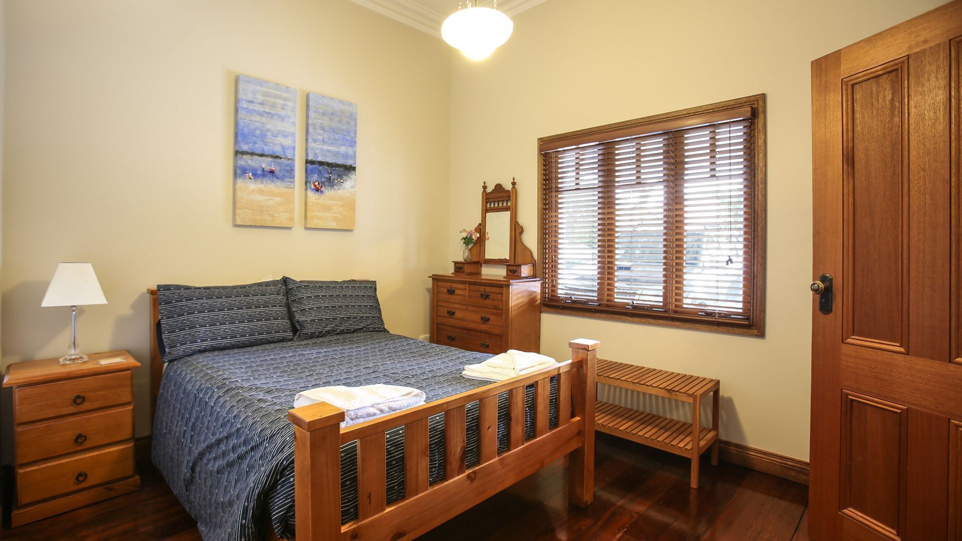 Central Perth Short Stay - Suits Families and Close to Cafe Strip