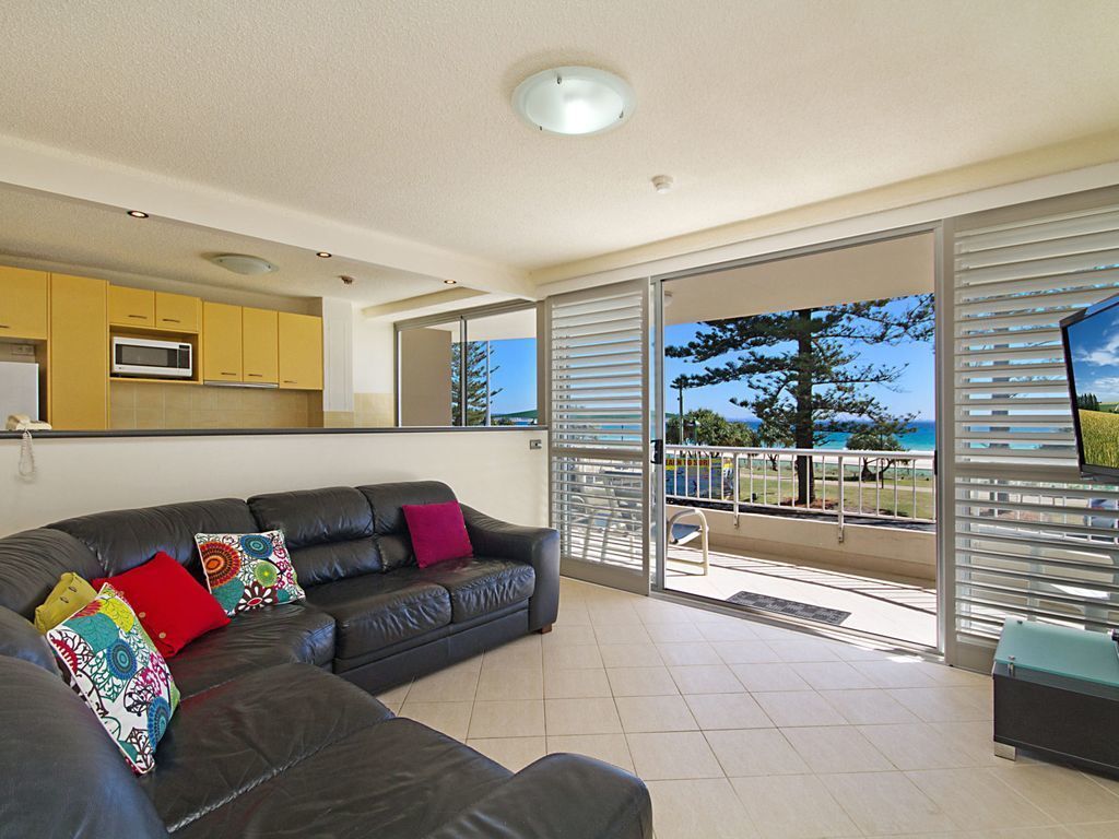 Rainbow Place Unit 5- Right on the beach in Rainbow Bay Coolangatta