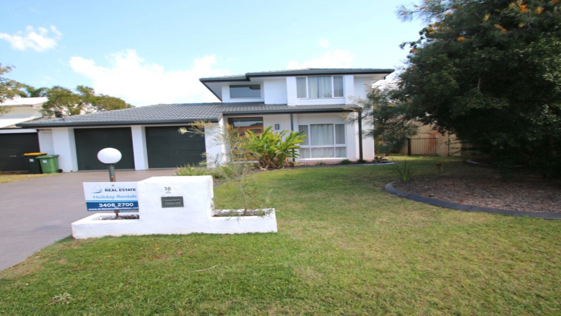 BEACHFRONT HOLIDAY  HOUSE