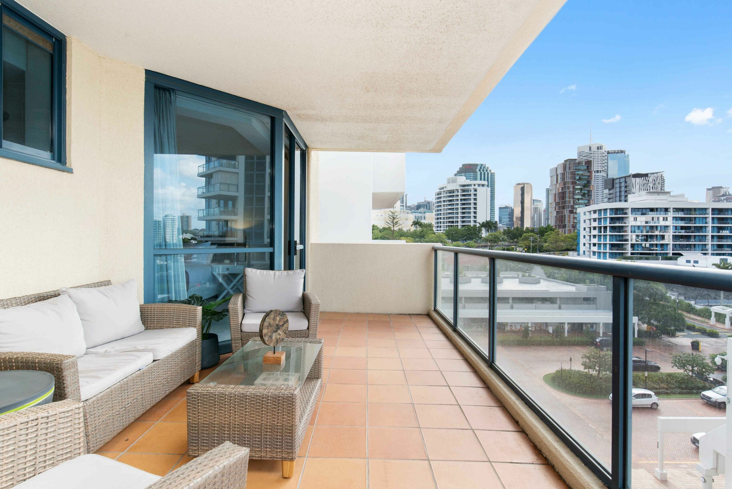 Urban 2 Bedroom Riverside Suite I The Point