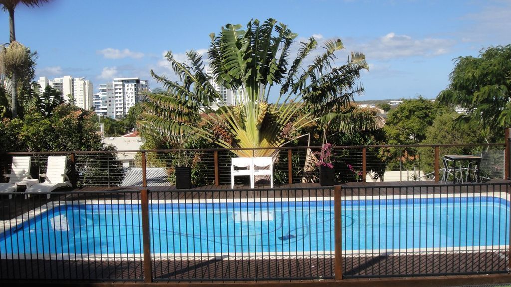 Spacious Broadwater Family Home, Huge Pool & Fantastic Views