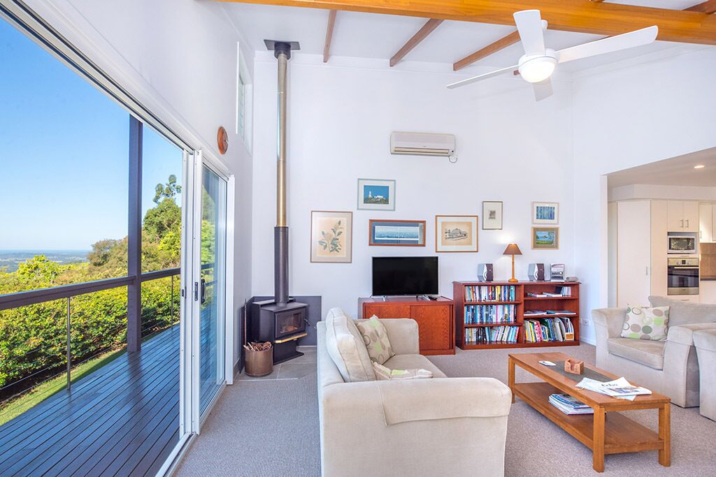 CLOGHEEN COTTAGE  Stunning Mountain and Ocean Views in the Byron Bay Hinterland