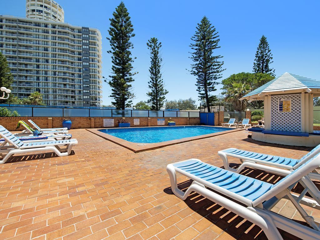 Absolute Beachfront 2 bed Imperial. Surf, Surfers Paradise