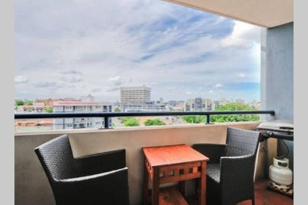 2bed,2bath, Cbd, Full Kitchen, Free Wifi, Balcony