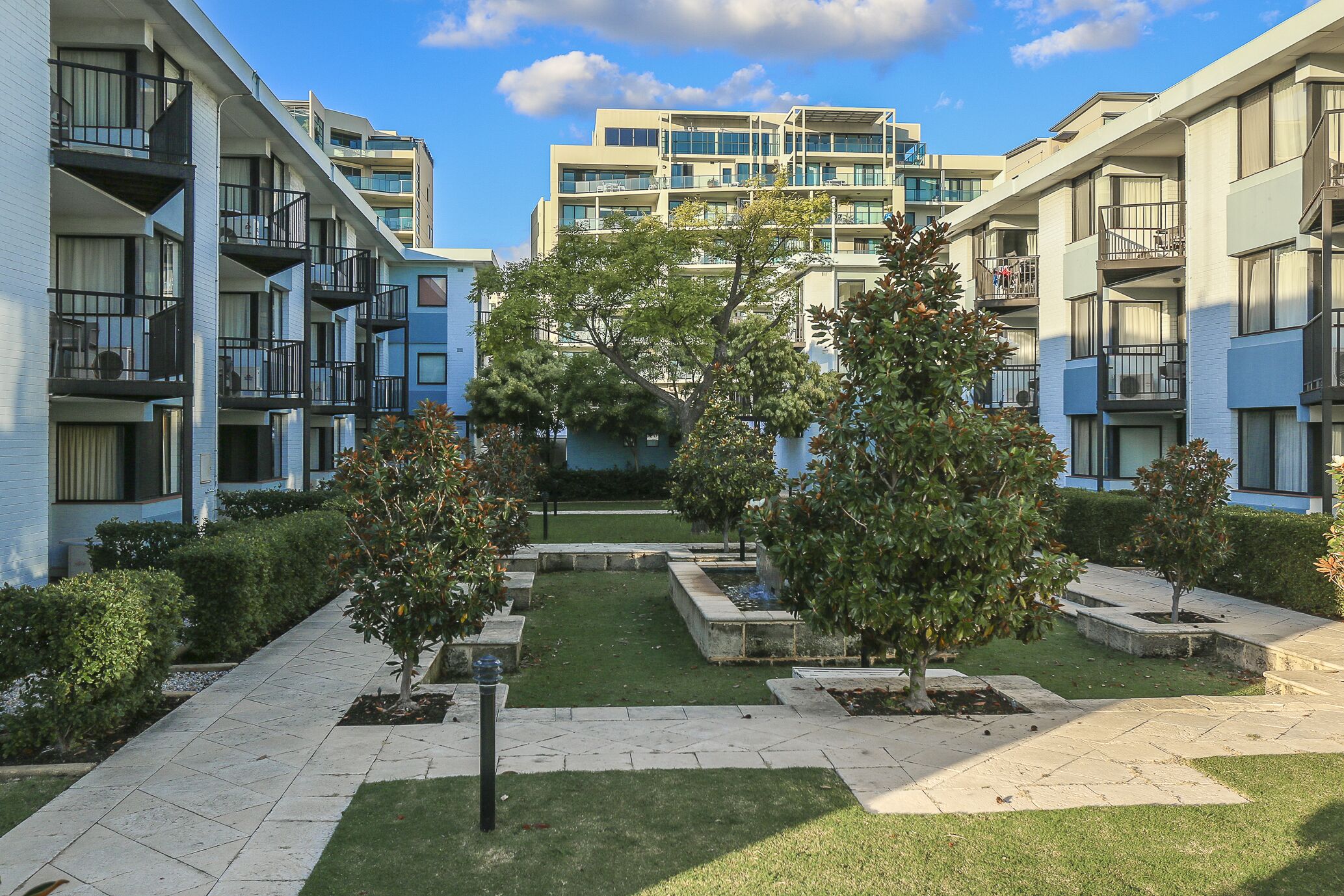 Waterside Apartments by The Swan River with Free WiFi & Secured U/C Parking