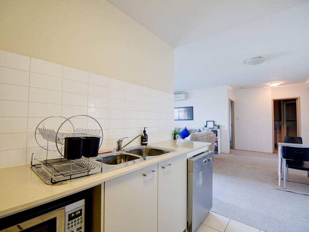 ? Perth City Views With 2 Bedroom + 2 Baths and Netflix