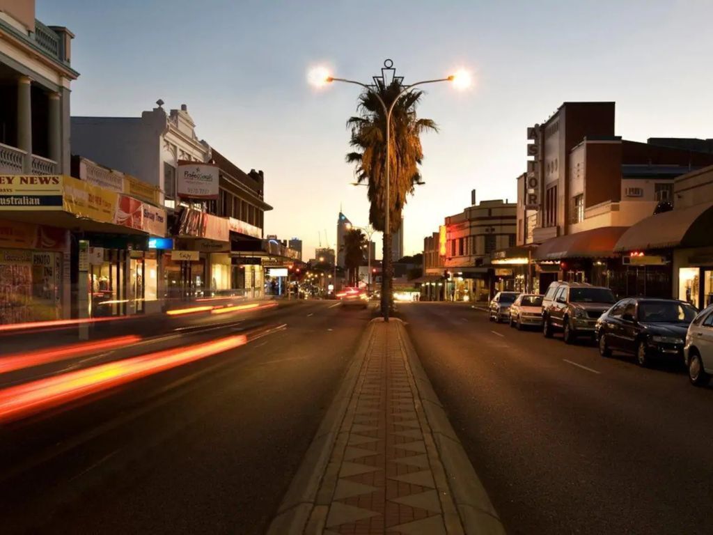 Luxury 4-Bedroom House - Mount Lawley