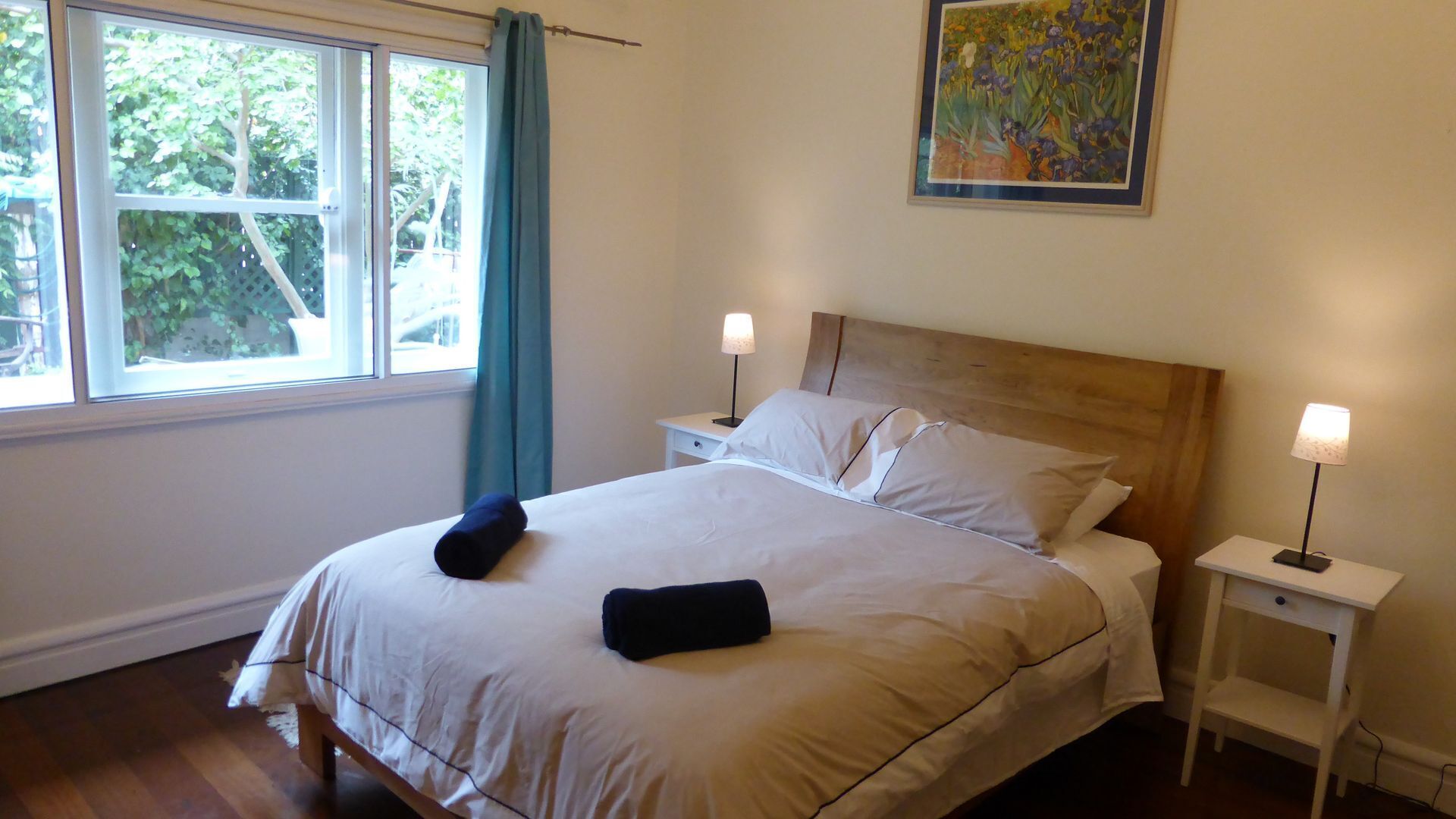 Funky Freo home in a great location, off street parking, free WiFi and BBQ