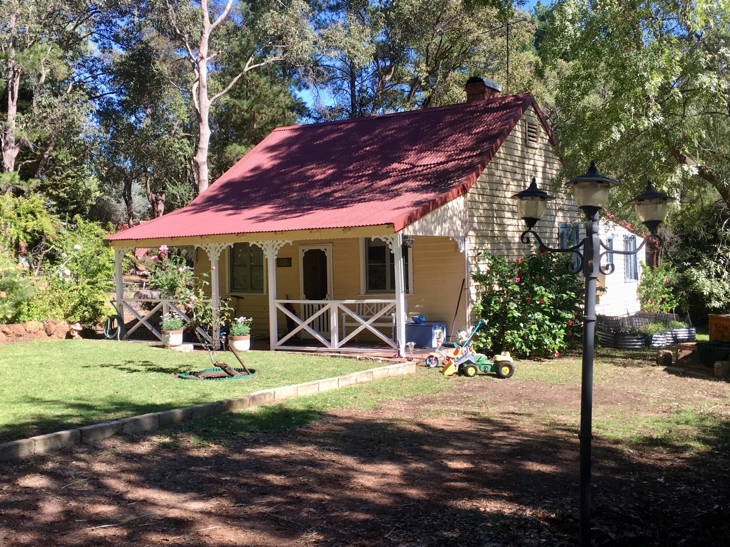 GUMLEAF COTTAGE FARMSTAY - Free daily Animal feeding - close to Perth!